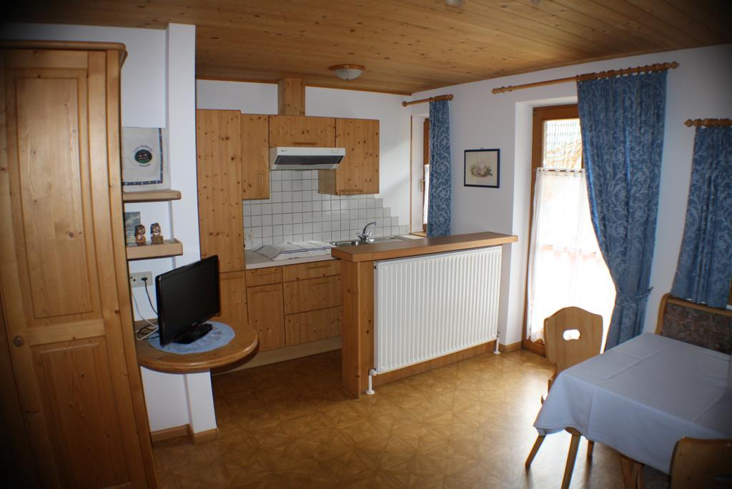 Haus Waldruhe Lägenhet Innichen Rum bild